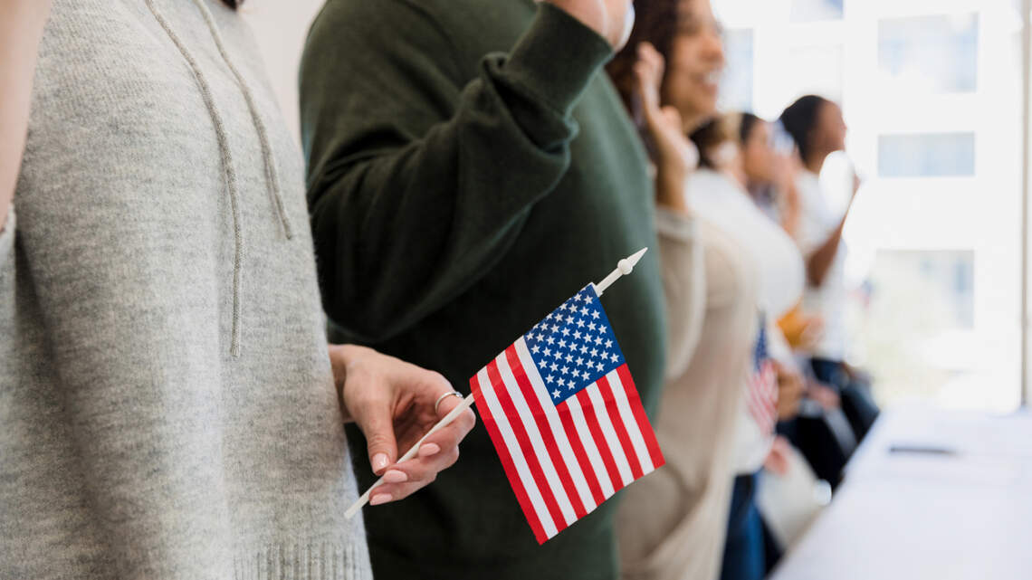 Nueva herramienta te permite saber el tiempo de espera de tu trámite de inmigración | Opinión