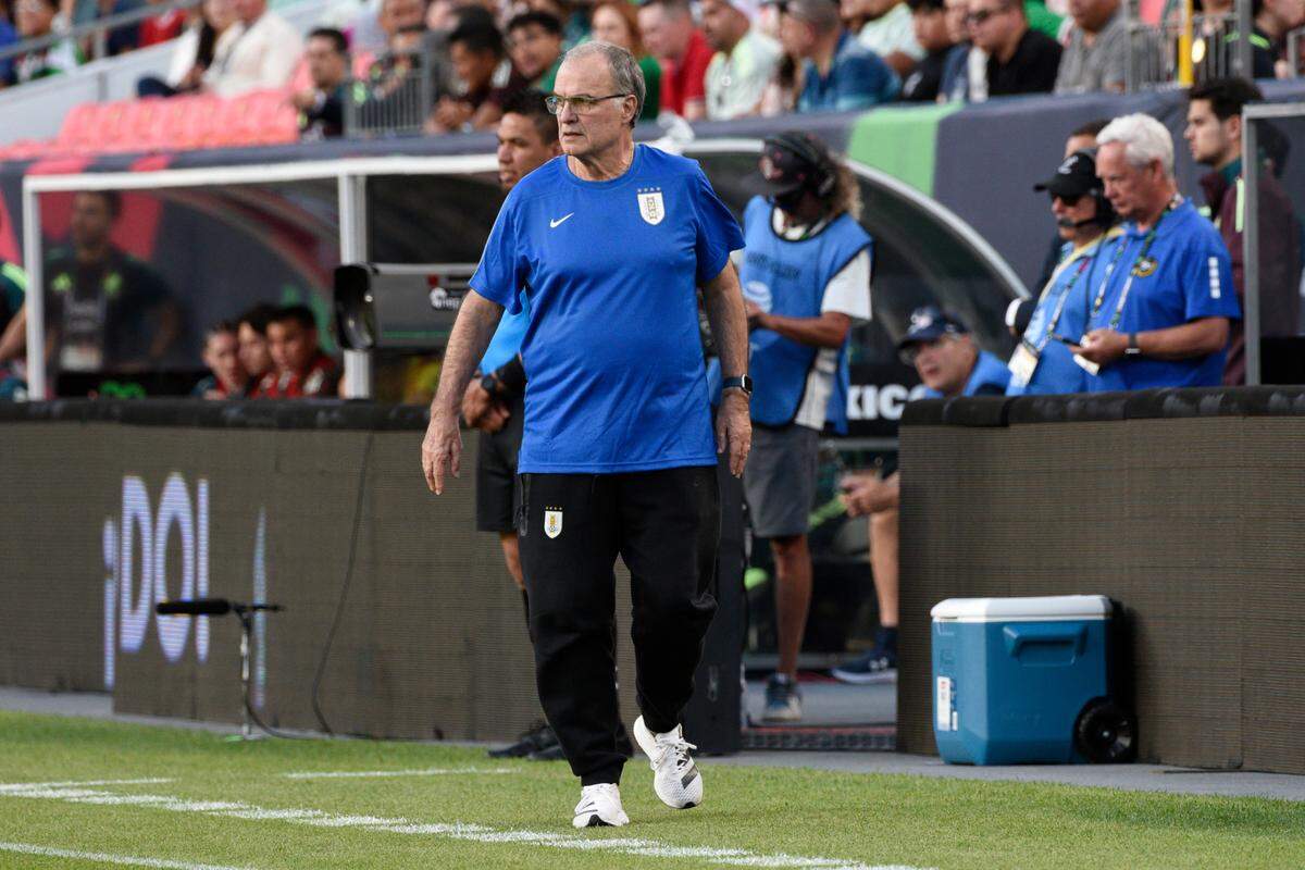 El entrenador Marcelo Bielsa, ahora desde el banquillo de Uruguay, vuelve a participar en una Copa América después de dos décadas.