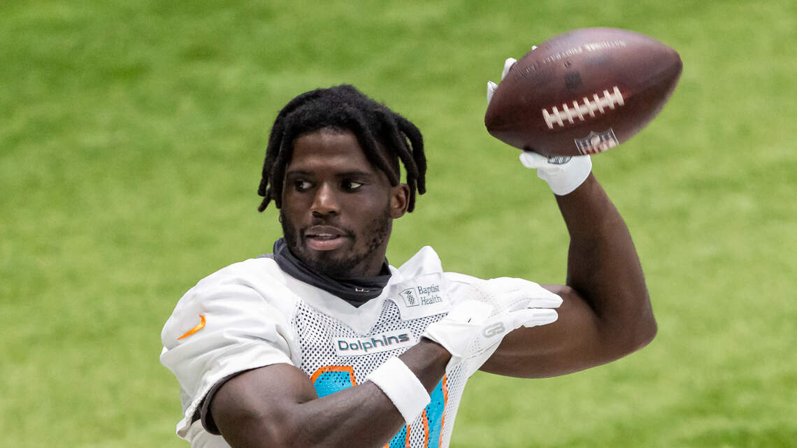 Dolphins star Tyreek Hill ‘violently’ charged at model — and broke her leg, lawsuit says