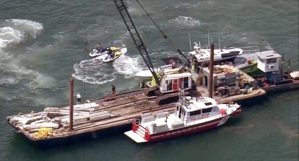Un velero se hundió frente a la isla Hibiscus de Miami Beach, en la Bahía de Biscayne, la mañana del lunes 28 de julio de 2025, tras el impacto de una barcaza impulsada por un remolcador, informaron las autoridades. Dos niñas murieron y otros dos menores se encuentran en estado crítico en el Hospital Jackson Memorial, informó el Servicio Guardacostas.