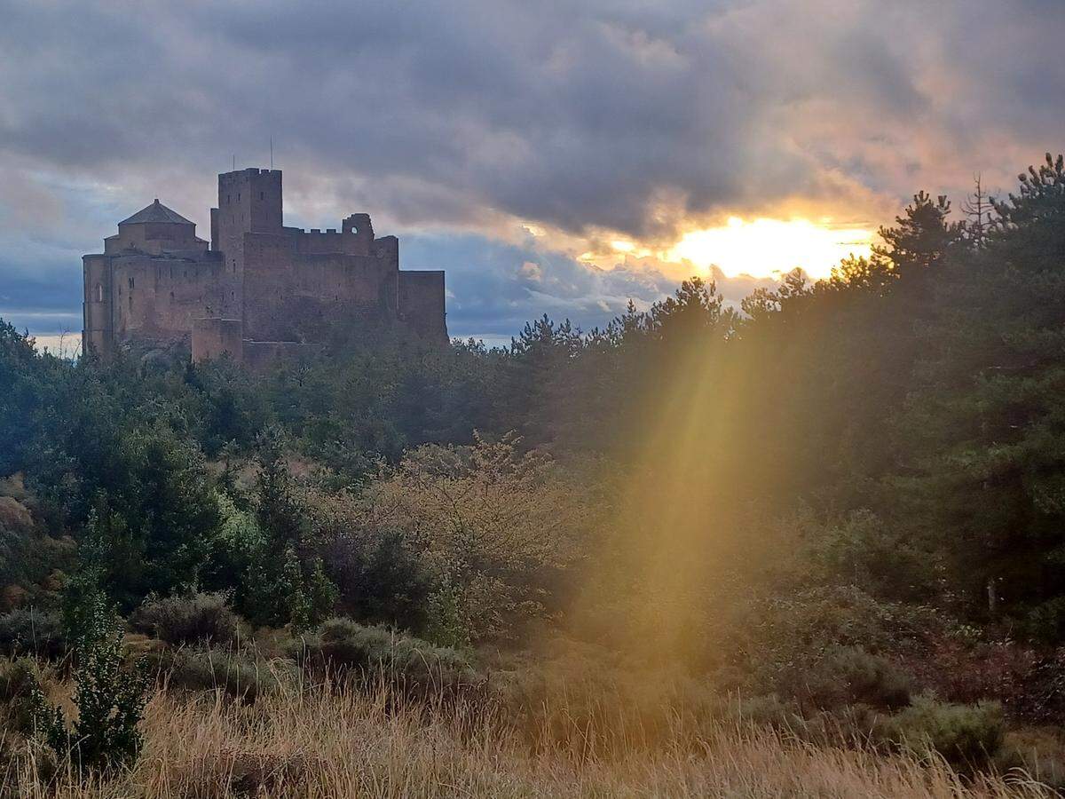 Perfil del Castillo de Loarre al atardecer