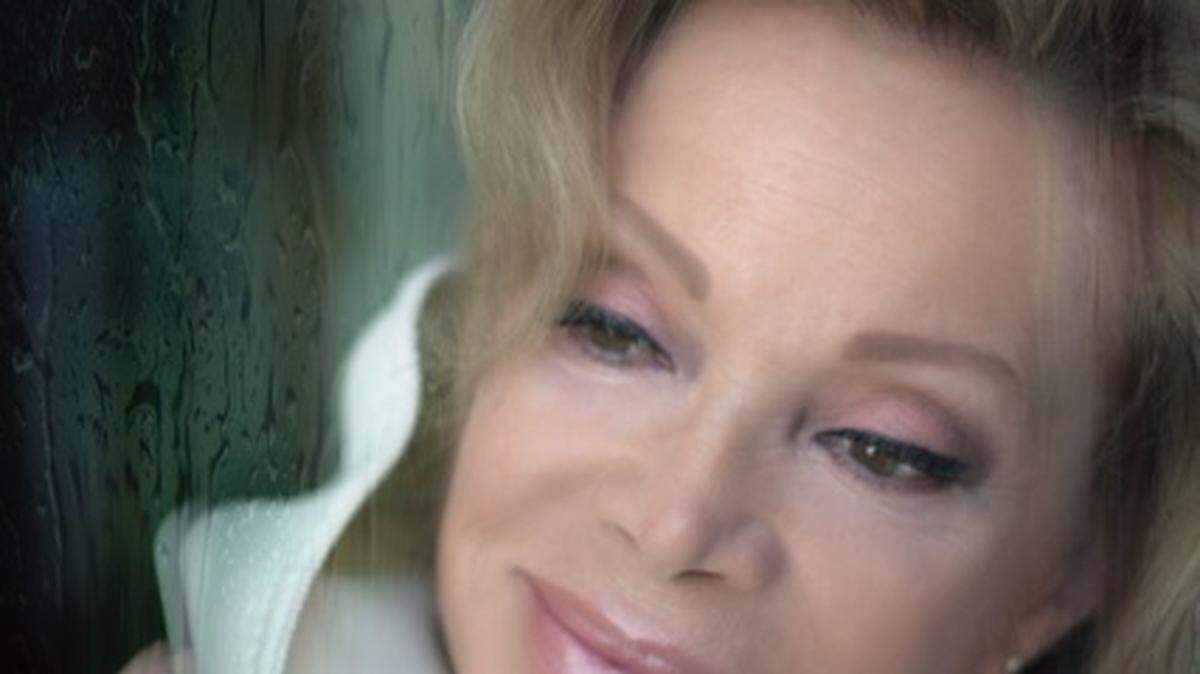 Paloma San Basilio se presenta en concierto el domingo 16 de junio en el Miami Dade County Auditorium.