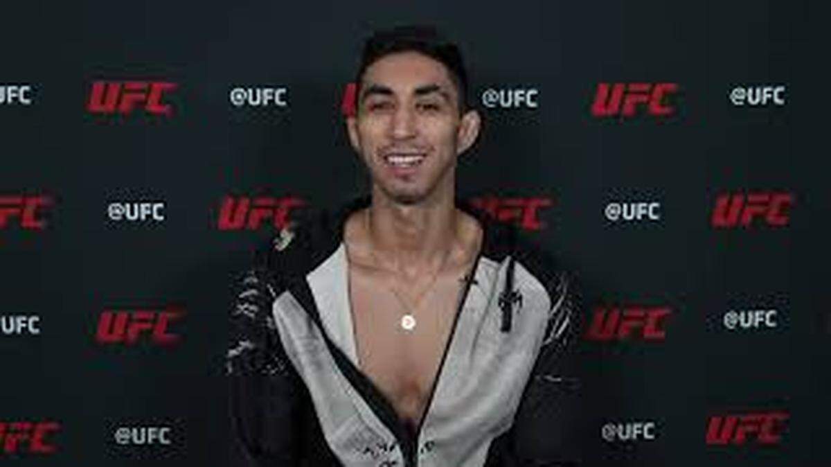 Fernando Padilla es uno de los guerreros aztecas que se alinearán para representar a su país en la Noche UFC el sábado en Las Vegas.