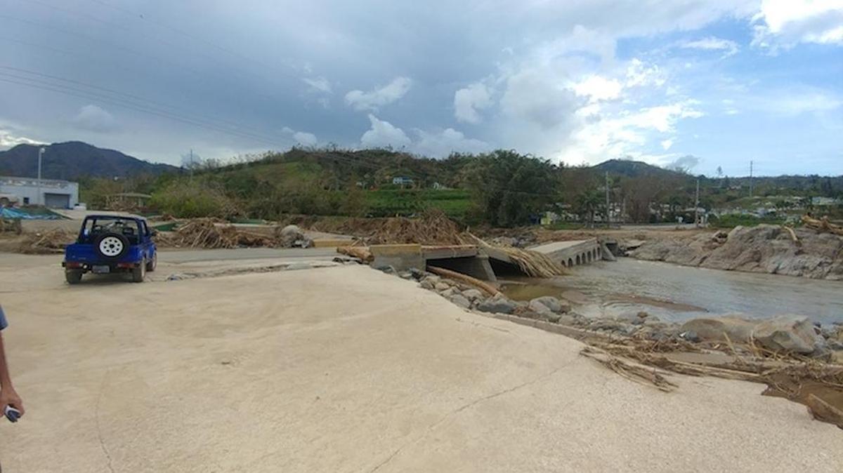 Imagen de uno de los puentes que conecta con la Universidad de Puerto Rico, Recinto de Utuado