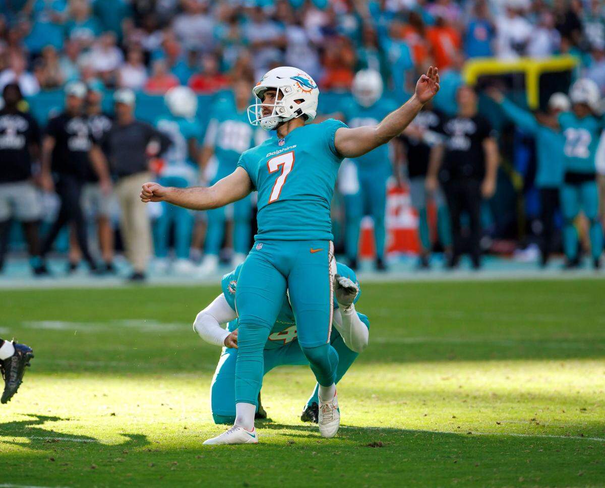Con 18 segundos restantes y la campaña de los Dolphins en juego, Sanders anotó un field goal de 50 yardas que sirvió para derrotar 11-6 a los Jets de New York el domingo en Miami Gardens y enviar a los Dolphins a los playoffs.