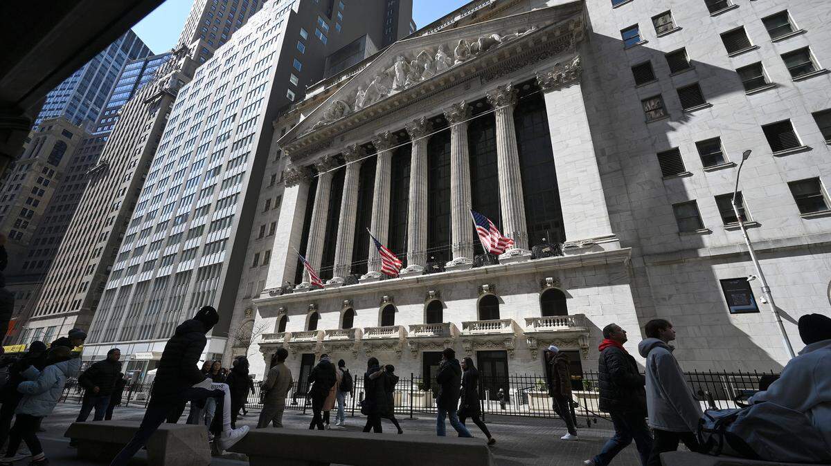 Foto de la Bolsa de Valores de Nueva York, el lunes 22 de marzo de 2024. La economía de Estados Unidos creció 1.6% en el primer trimestre de 2024, menos de lo esperado pero se mantiene en una base fuerte, de acuerdo a cifras del Departamento de Comercio el jueves 25 de abril de 2024.