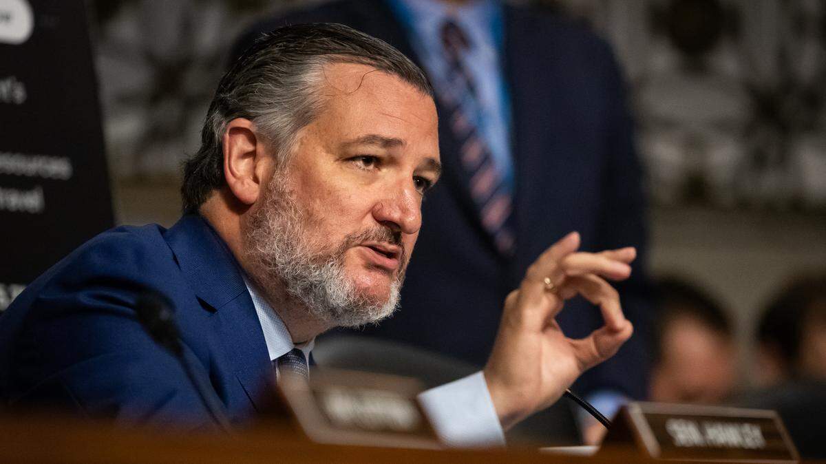 El senador por Texas Ted Cruz, conocido por su apoyo incondicional a Trump, advirtió de una caída del empleo y un aumento de la inflación que amenazará el control del Congreso por parte de los republicanos en las próximas legislativas. En la foto, participa en una audiencia del Senado, el 30 de julio de 2024.