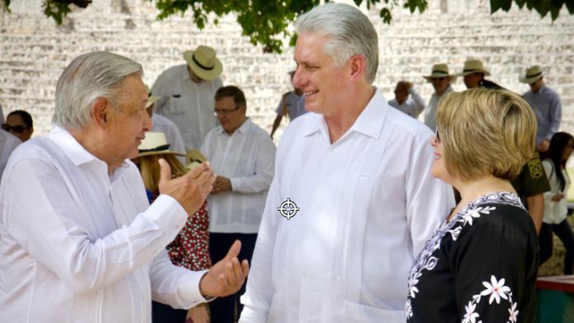 El presidente de México, Andrés Manuel López Obrador (izquierda), ofreció un almuerzo al gobernante de Cuba, Miguel Díaz-Canel, y su esposa, Lis Cuesta Peraza, durante una visita oficial el sábado 11 de febrero de 2023.