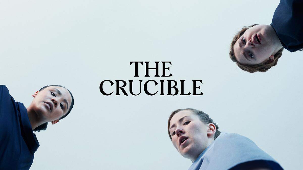 En Coral Gables Art Cinema se presenta ‘The Crucible’ (2022), basada en la obra de teatro del dramaturgo norteamericano Arthur Miller, esta pieza gira en torno a la cacería de brujas de mujeres jóvenes en Salem. 