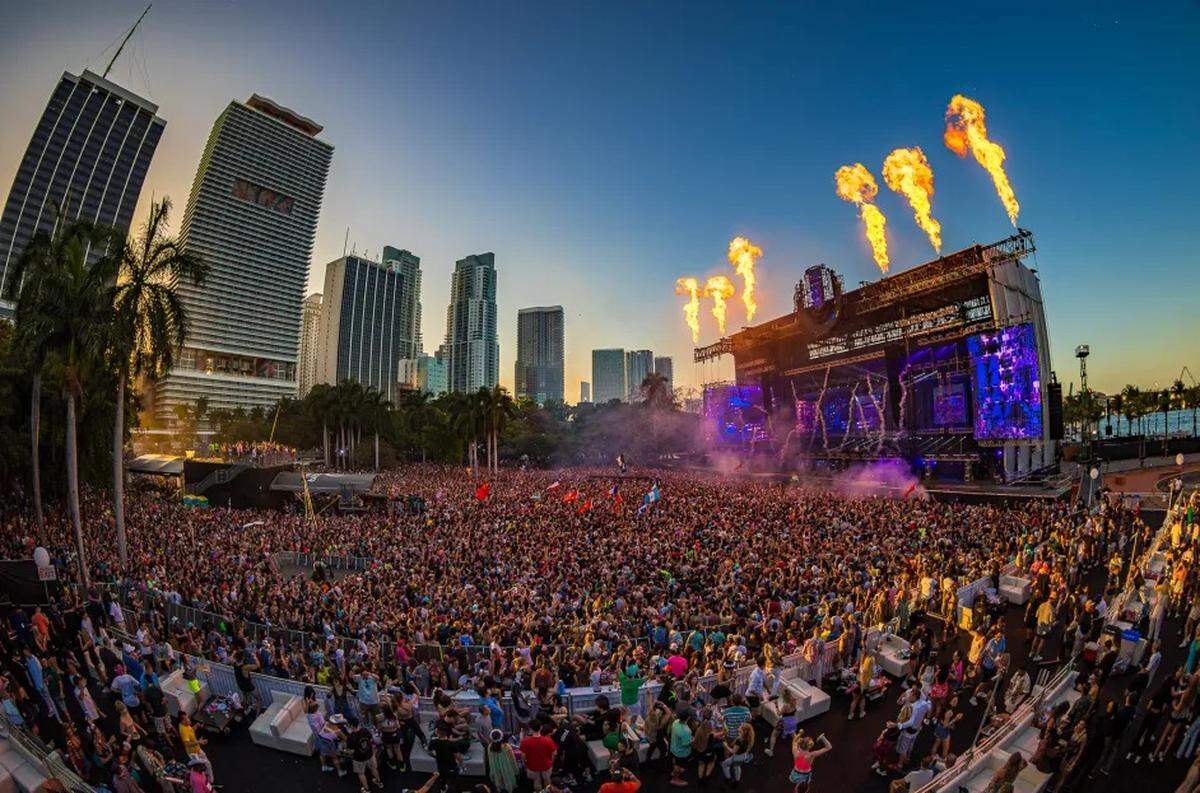 Ultra Music Festival (28-30 de marzo): Festival de música electrónica que reúne a los mejores DJs del mundo con espectáculos de luces en el centro de Miami.