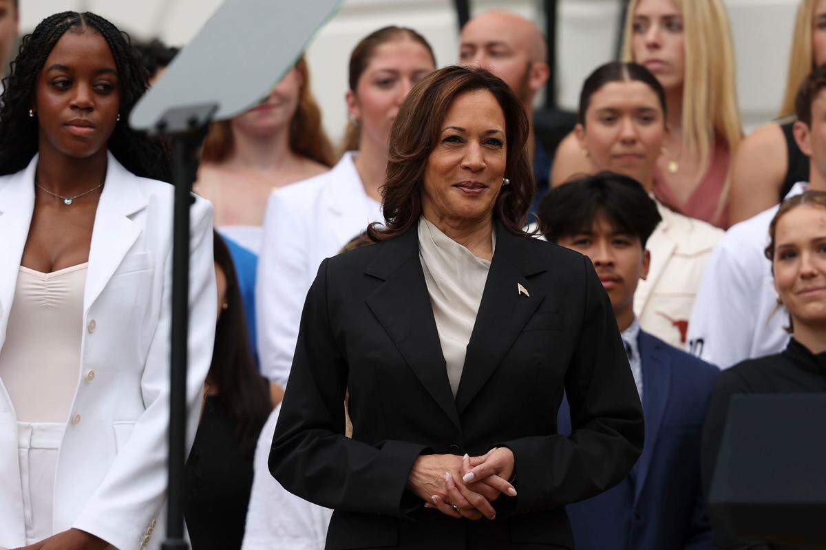 La vicepresidenta de Estados Unidos, Kamala Harris, alcanzó este lunes el apoyo de suficientes delegados como para garantizar su nominación en el Partido Demócrata como candidata a las elecciones presidenciales de noviembre, según el congresista de California Robert García.