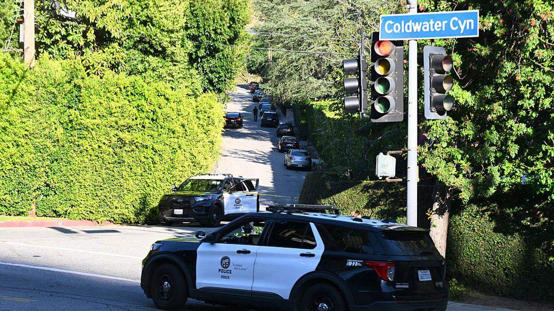 Cantante Rihanna ilesa luego de que una mujer disparara a su casa con un rifle AR-15