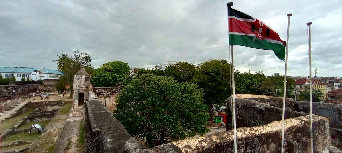El fuerte Jesús recuerda la herencia portuguesa en el principal puerto del este africano.