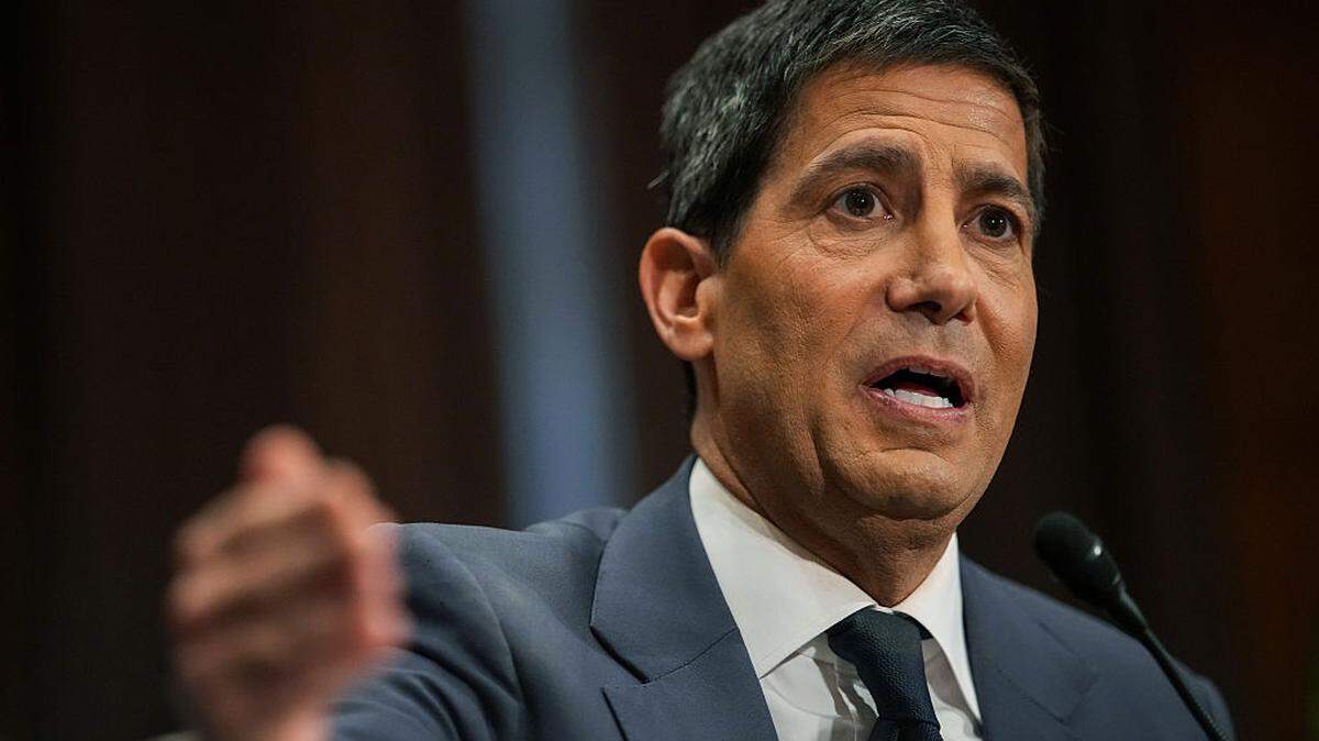 Kevin Warsh, nominado por el presidente de Estados Unidos, Donald Trump, para presidir la Reserva Federal, testifica durante su audiencia de confirmación ante el Comité del Senado sobre Banca, Vivienda y Asuntos Urbanos, en el Edificio de Oficinas del Senado Dirksen, el 21 de abril de 2026 en Washington, DC.