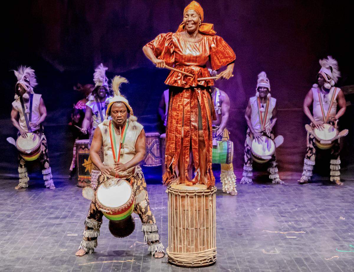  Les Ballets Africains, la compañía nacional de danza de Guinea. The Moss Center. 