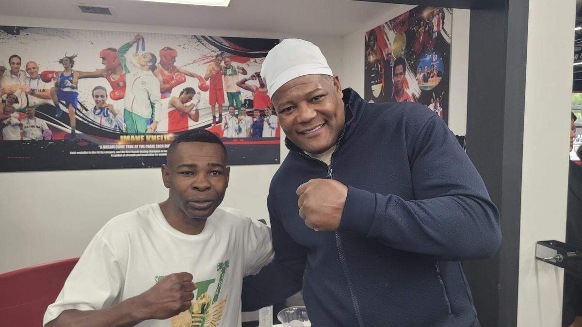 Guillermo Rigondeaux junto a Luis Ortiz (der.) durante la inaguración del Muhammad Ali Boxing Center en el Tropical Park.