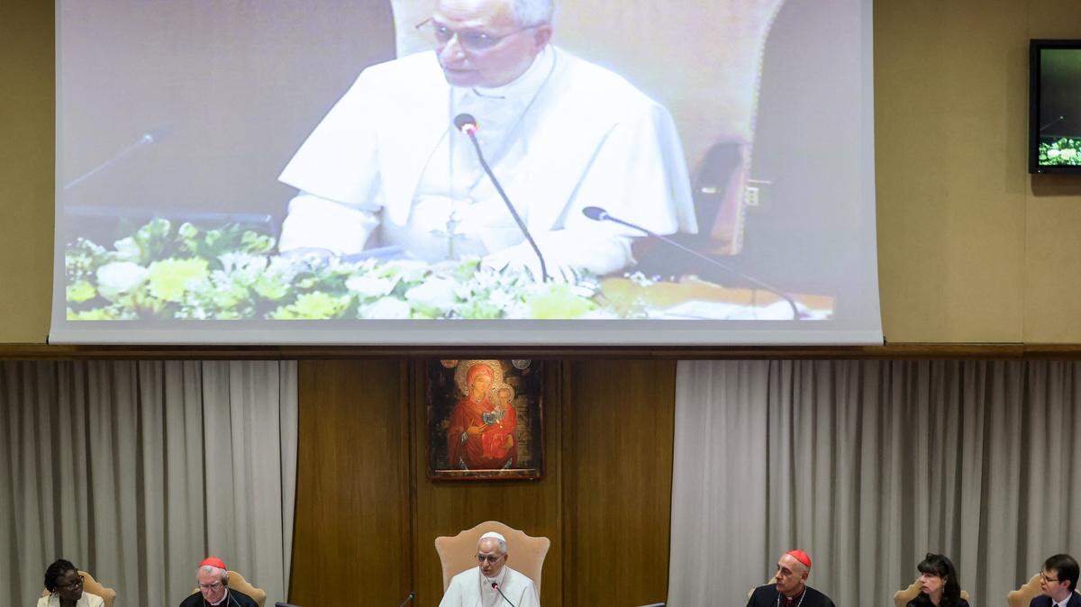 El papa León XIV pronuncia un discurso durante la presentación de "Magnifica humanitas", su primera encíclica, centrada en el auge de la inteligencia artificial, en el Aula Nuova del Sinodo del Vaticano, el lunes 25 de mayo de 2026.