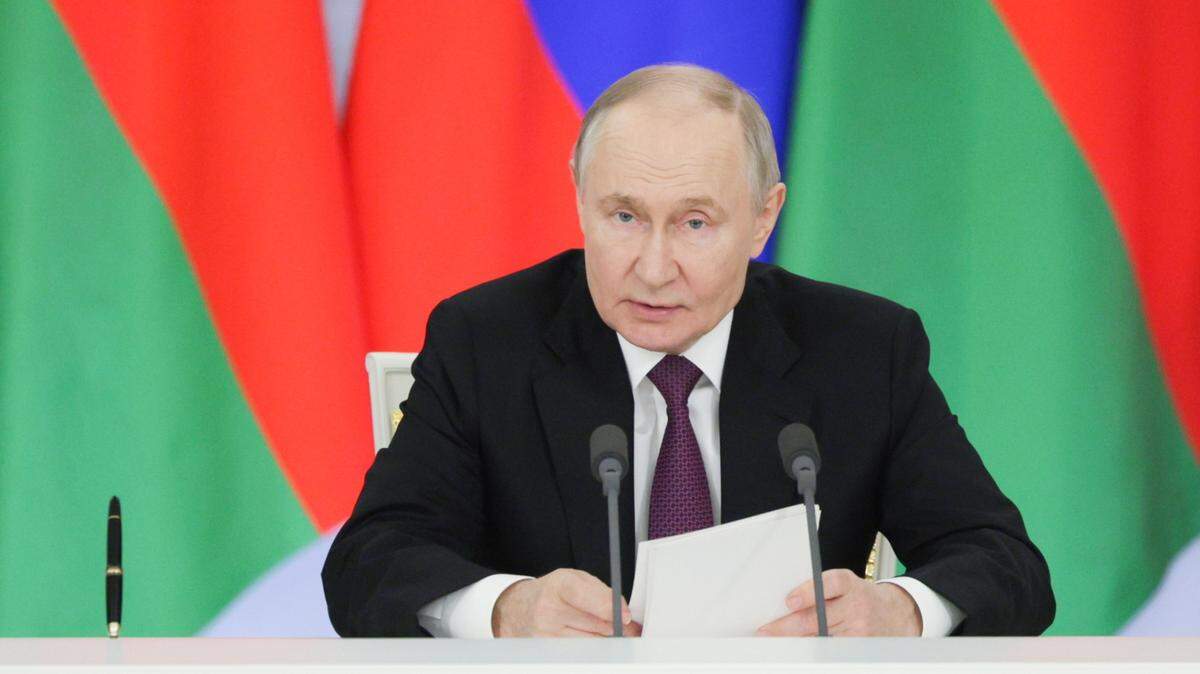 El presidente de Rusia, Vladímir Putin, ofrece una conferencia de prensa tras su reunión con el presidente de Bielorrusia, Alexander Lukashenko, en el Kremlin de Moscú el 13 de marzo de 2025.