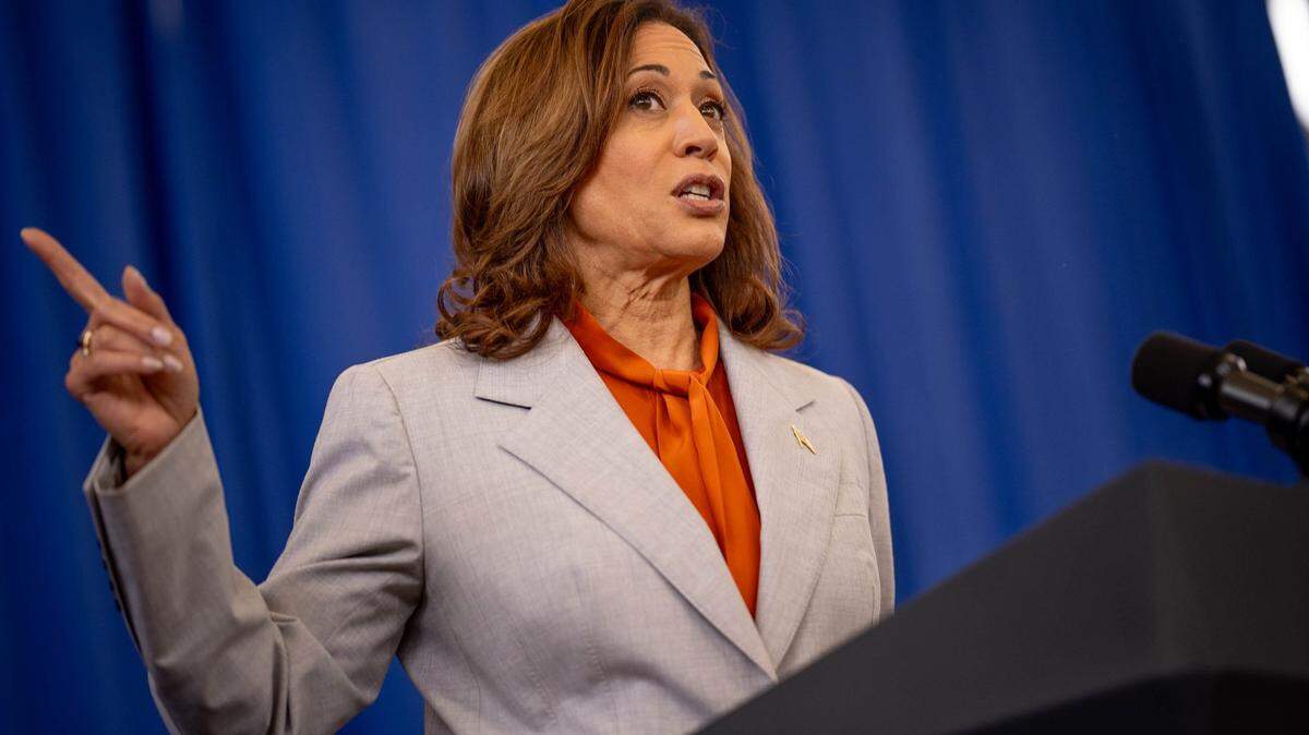 Harris se convirtió en la primera vicepresidenta en visitar una clínica operada por Planned Parenthood Federation of America. Emprendió una gira nacional centrada en los derechos reproductivos.