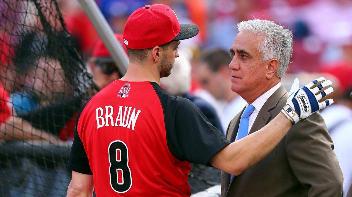 El pelotero de Grandes Ligas Ryan Braun habla con el periodista de ESPN Pedro Gómez, el 14 de julio de 2015 en Cincinnati, Ohio. 