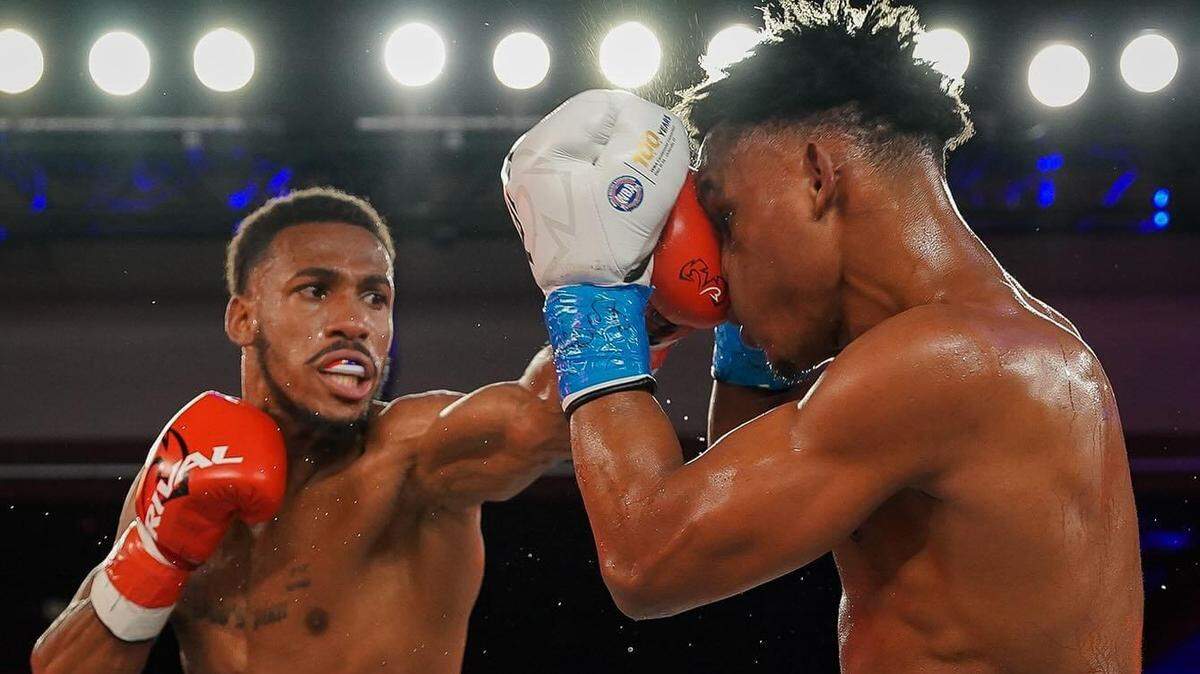 Dayán Depestre (izq.) se apresta a comenzar este fin de semana la temporada de una modalidad de boxeo que se basa en ir ganando combates de un solo round de manera eliminatoria.
