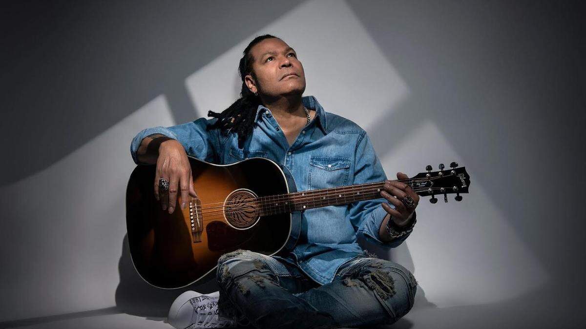 “Lo que quiero es que la gente repita mis canciones y cante conmigo, eso para mí es lo más grande”, confiesa el compositor y cantante cubano Amaury Gutiérrez. 