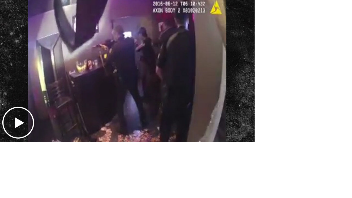 La Policía de Orlando (Florida) divulgó el miércoles varias horas de imágenes de vídeo inéditas grabadas por las cámaras de los agentes que el 12 de junio de 2016 entraron en la discoteca Pulse donde se perpetró la peor matanza por arma de fuego en el país, con 49 muertos.