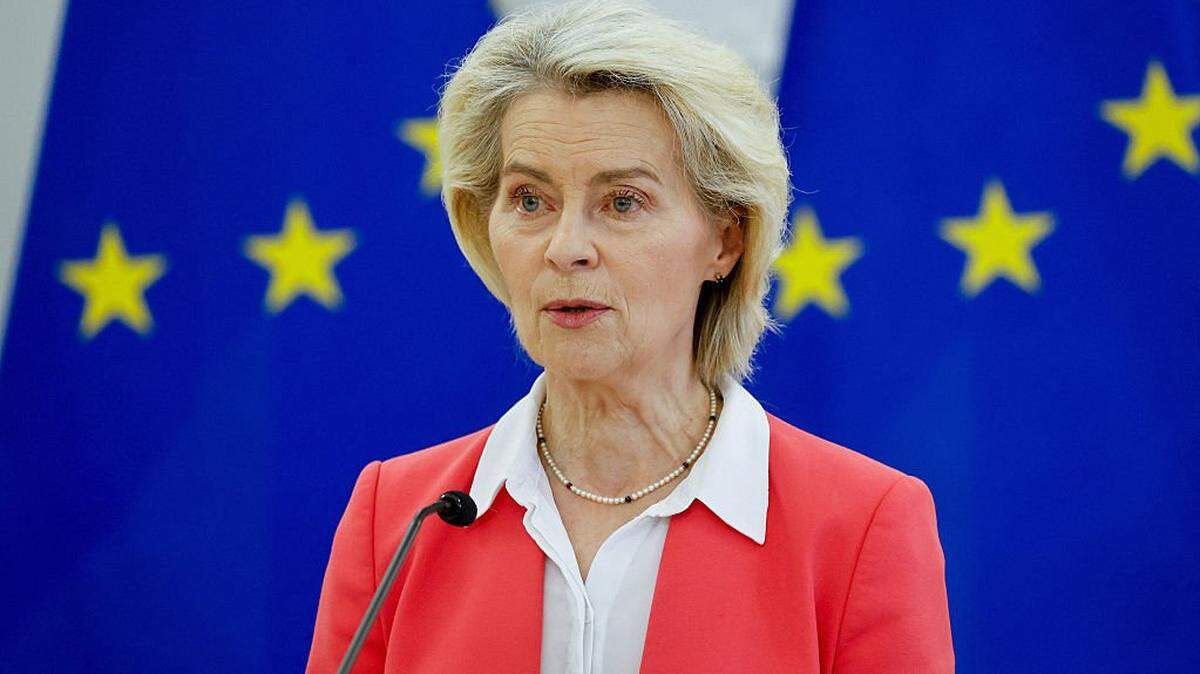 La presidenta de la Comisión Europea, Ursula von der Leyen, interviene en una conferencia de prensa tras las conversaciones sobre la seguridad en la región, el 26 de mayo de 2026 en Vilna, Lituania.