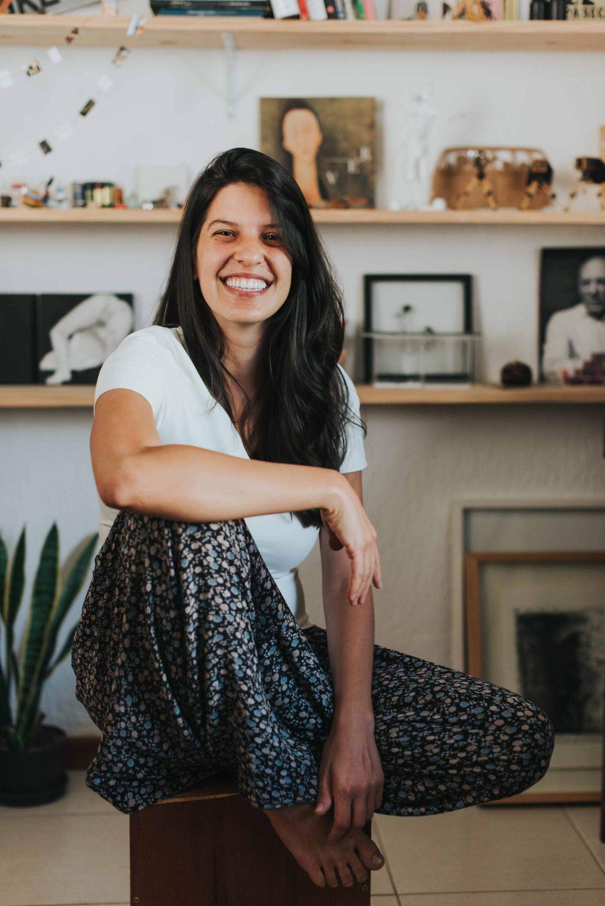 La estrategia de Bicalho es la de la reversibilidad: una simple representación se funde con la realidad, resonando en la sensibilidad del espectador como un potente mensaje”, explica la comisaria de la muestra, Katherine Chacón. En la imagen, la artista brasileña KK Bicalho. 