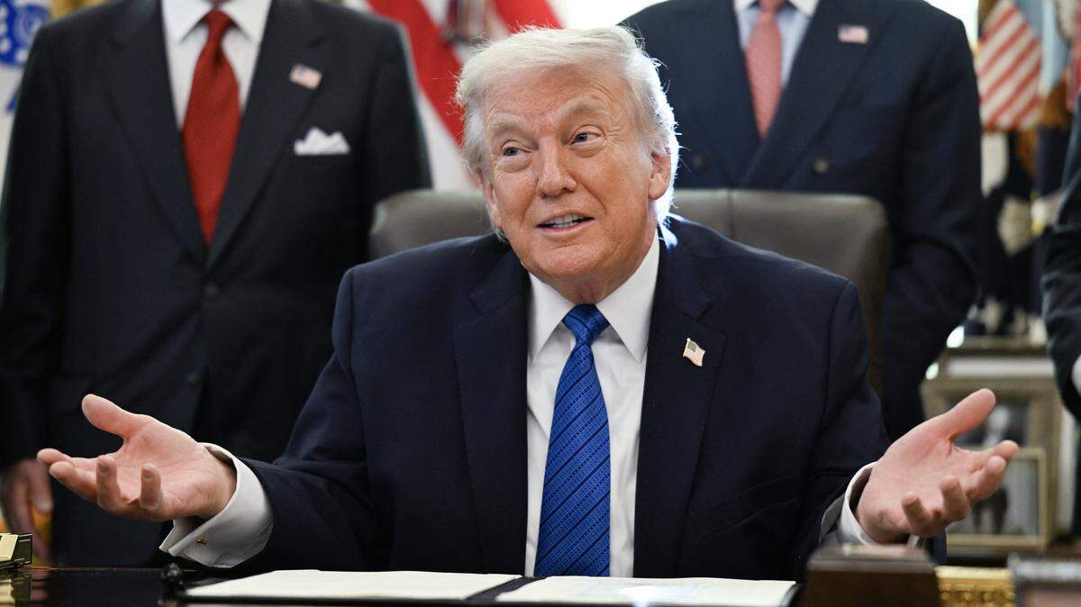 US President Donald Trump speaks before signing executive orders in the Oval Office in the White House in Washington, DC, on January 30, 2026. (Photo by ANNABELLE GORDON / AFP via Getty Images)