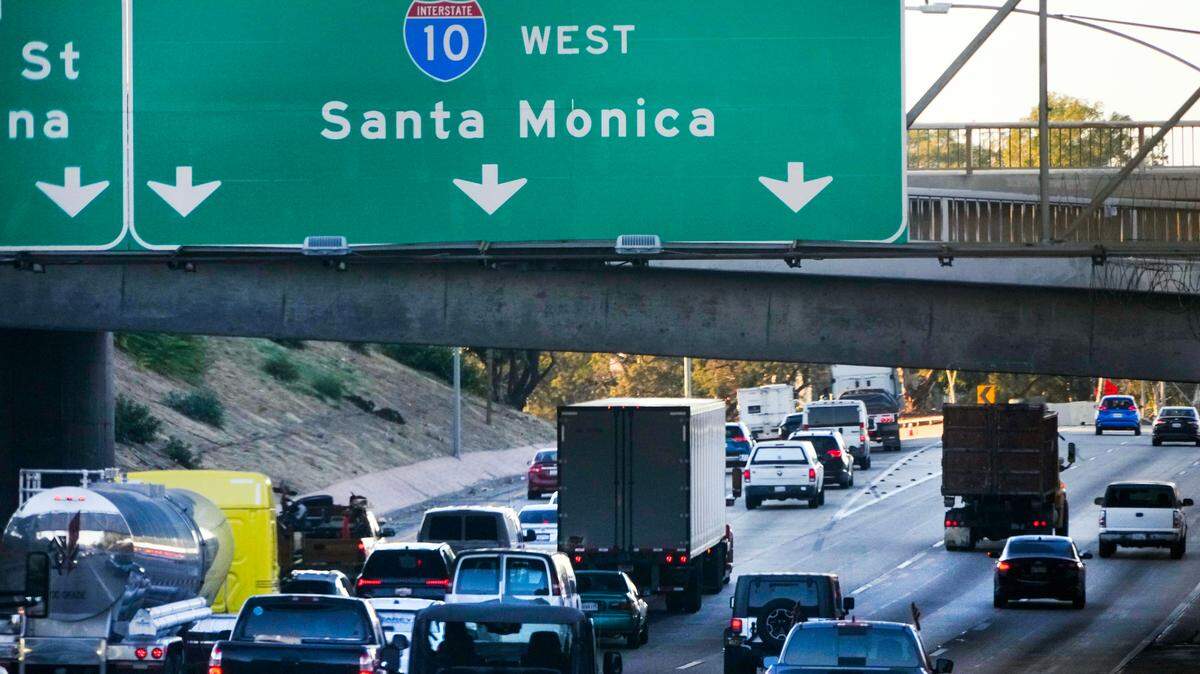 Foto de archivo. La Patrulla de Caminos de California (CHP) ha pedido este lunes ayuda a la población para descubrir quién pudo haber dejado heridas a una niña y a una bebé, que finalmente murió, en una transitada autopista de Los Angeles la madrugada de este lunes.