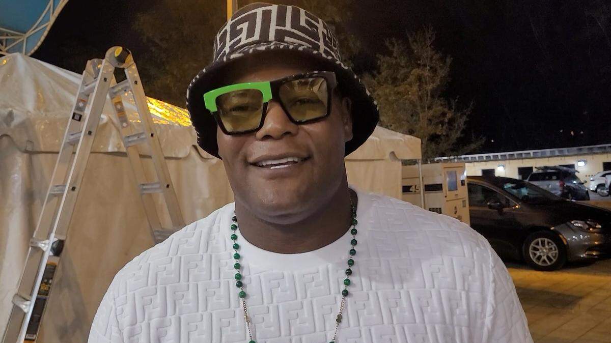 Luis Ortiz ha visto cómo se suceden las carteleras en Arabia Saudita como parte de espectáculos fastuosos, pero él sigue en el silencio de su gimnasio en Miami en espera de una oportunidad que no acaba de llegar.