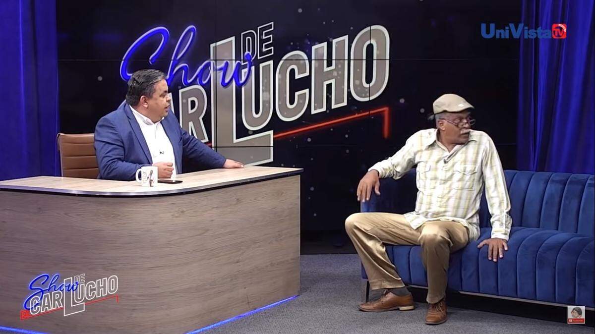 Los humoristas cubanos José Pérez Córdoba ‘Carlucho’ y Omar Franco ‘Ruperto’ en ‘El show de Carlucho’, de UniVista TV. Franco, que llegó en julio de Cuba, recibió un auto Hyundai del 2022 como regalo en el espacio donde trabaja desde septiembre.
