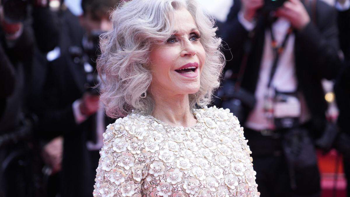 Jane Fonda asiste a la alfombra roja de la ceremonia de clausura del 78º Festival de Cine de Cannes en el Palais des Festivals el 24 de mayo de 2025 en Cannes, Francia.