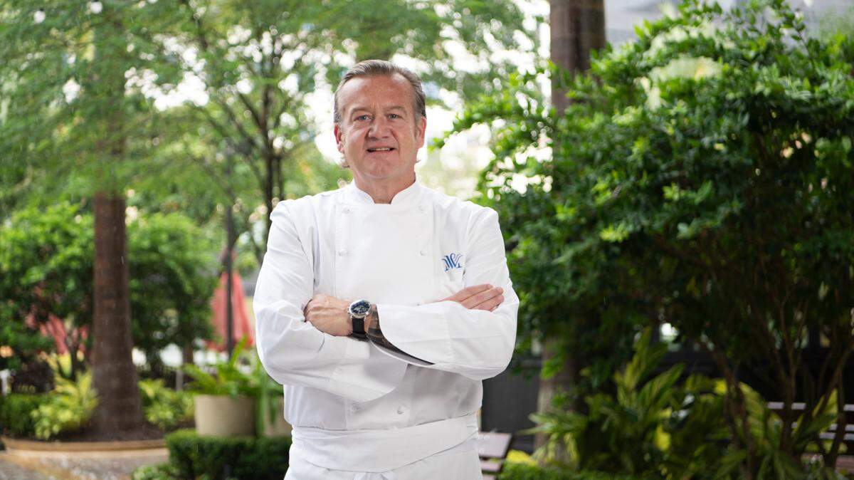 El chef Michael White, mejor conocido por haber obtenido dos estrellas Michelin y haber ganado un premio James Beard al mejor restaurante nuevo por su restaurante Marea de Nueva York, abrirá Mika en Coral Gables.