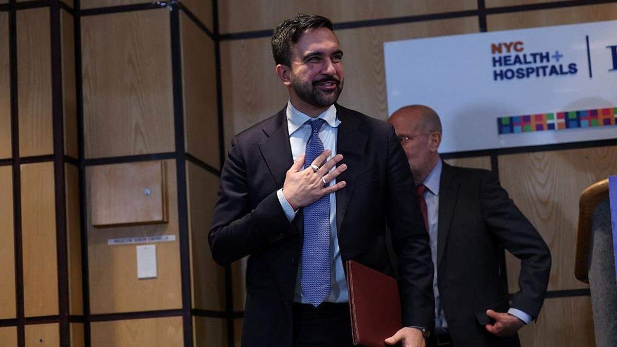 El alcalde electo de Nueva York, Zohran Mamdani, habla durante una conferencia de prensa en el Centro Médico Elmhurst, en el distrito de Queens, Nueva York, el 30 de diciembre de 2025. 