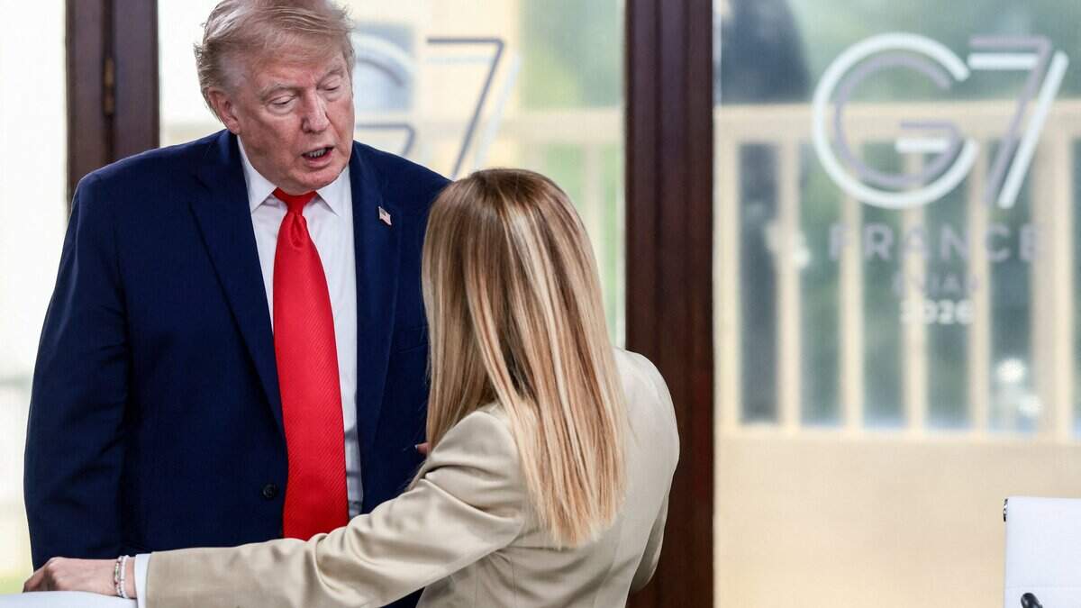El presidente de Estados Unidos, Donald Trump, conversa con la primera ministra de Italia, Giorgia Meloni, durante un almuerzo de trabajo como parte de la cumbre del G7, en Evian, este de Francia, el 16 de junio de 2026. La cumbre del G7 se celebró del 15 al 17 de junio en la localidad francesa de Evian-les-Bains, cerca de Suiza, y contó con la participación de líderes de países, así como de la jefa de política exterior de la Unión Europea y ministros de Brasil, Canadá, Emiratos Árabes Unidos y Turquía.