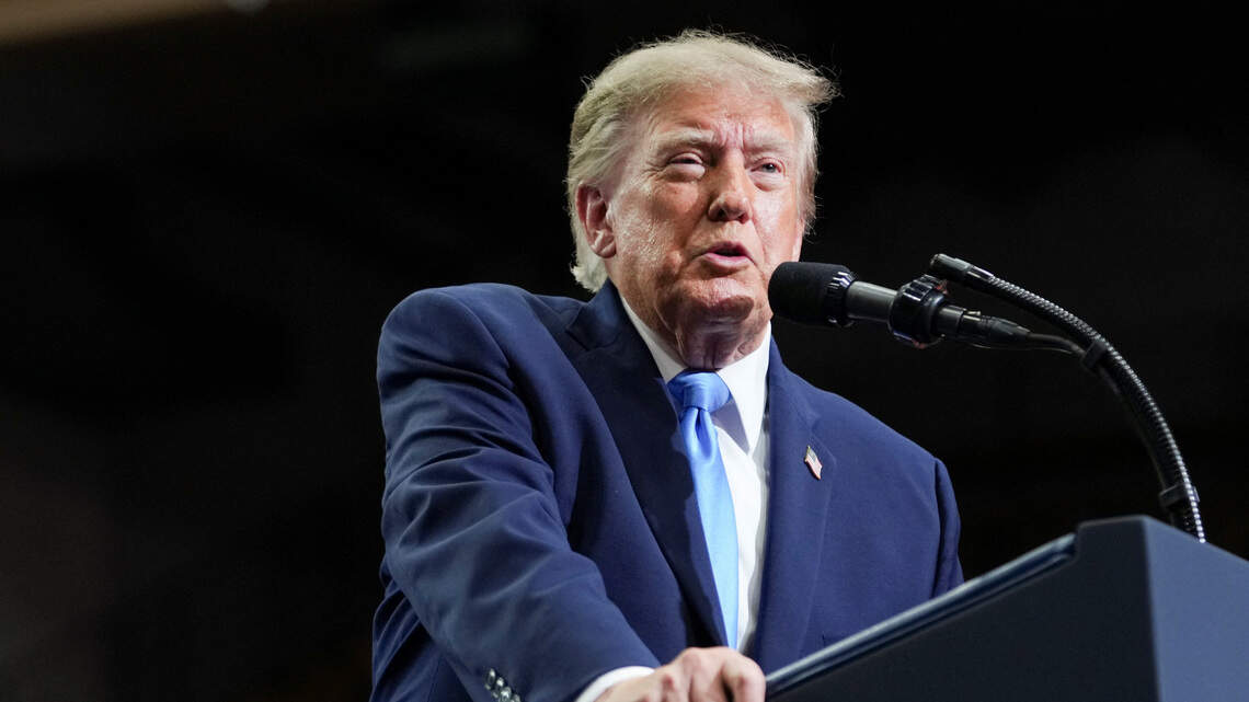 Popularidad de Trump cae a piso de 31% a semanas de comicios legislativos, según sondeo Reuters/Ipsos
