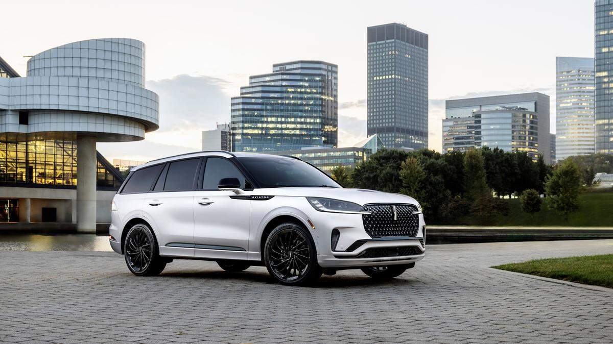 El Lincoln Aviator del 2025 ofrece una buena relación entre la calidad y el precio, es atractivo y ofrece refinamiento y elegancia, con características de lujo.