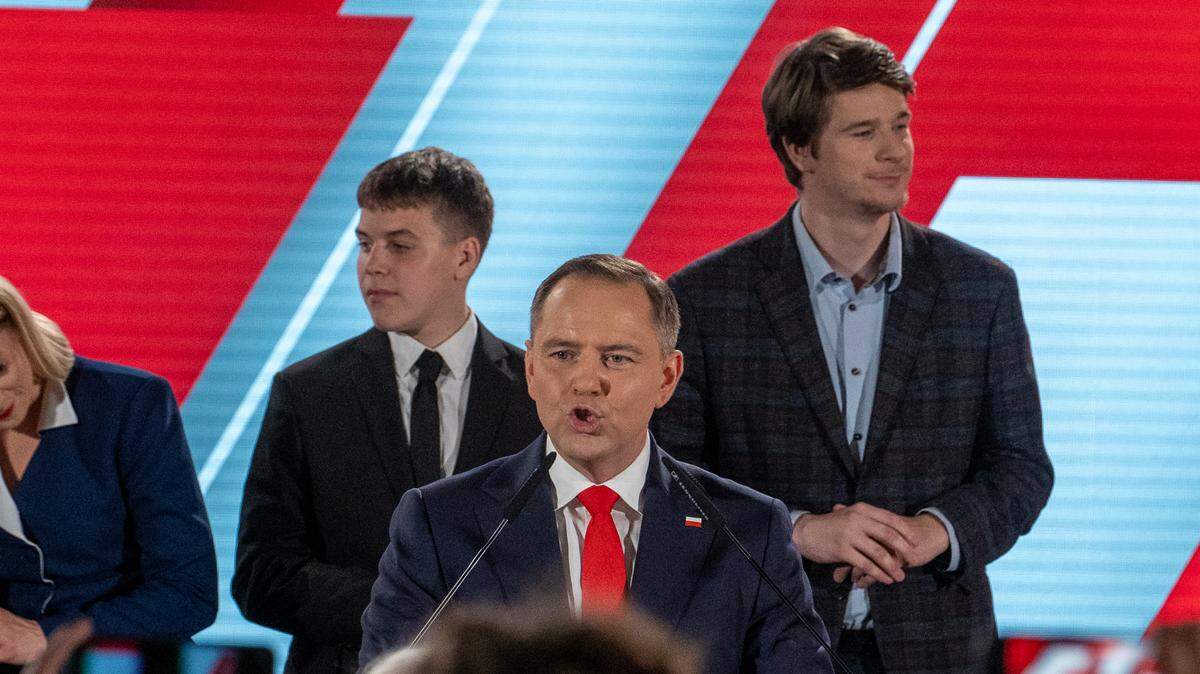 Karol Nawrocki, candidato presidencial del Partido Ley y Justicia (PiS), habla con sus partidarios después de la segunda vuelta de las elecciones presidenciales polacas, en Varsovia, el domingo 1 de junio de 2025.