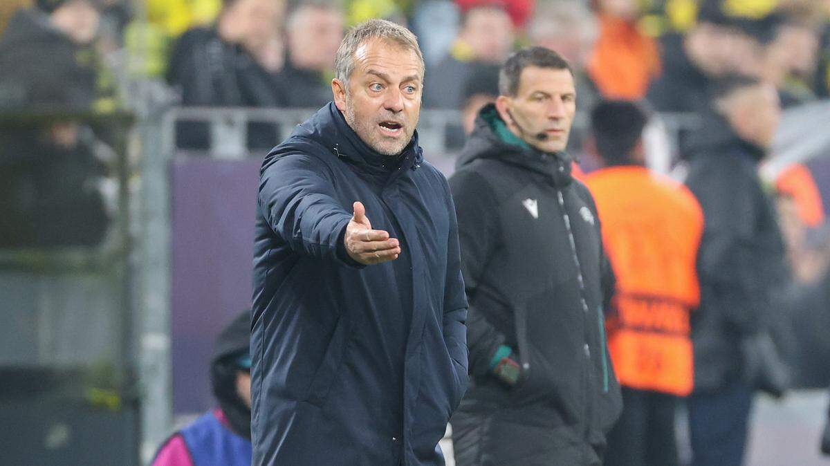 Sin alas no se puede volar, tampoco en el fútbol. Y eso es justo lo que le está pasando al Barcelona de Hansi Flick, que ha visto frenado su espectacular despegue por la incapacidad para atacar por fuera a rivales que le defienden en bloque bajo.
