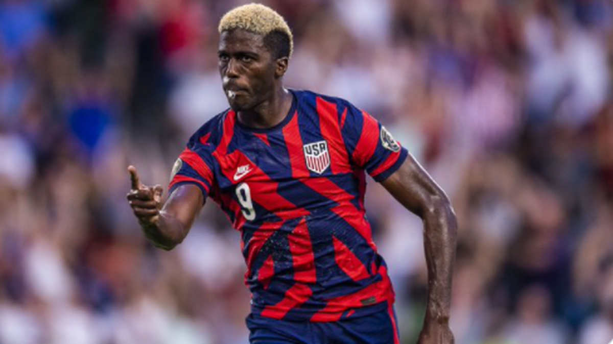 Gyasi Zardes mandó a las redes una de las escasas opciones de la selección estadounidense, que venció el jueves 1-0 a Catar para clasificarse por 12da ocasión desde 1991 al duelo por el título del torneo de naciones de la CONCACAF.