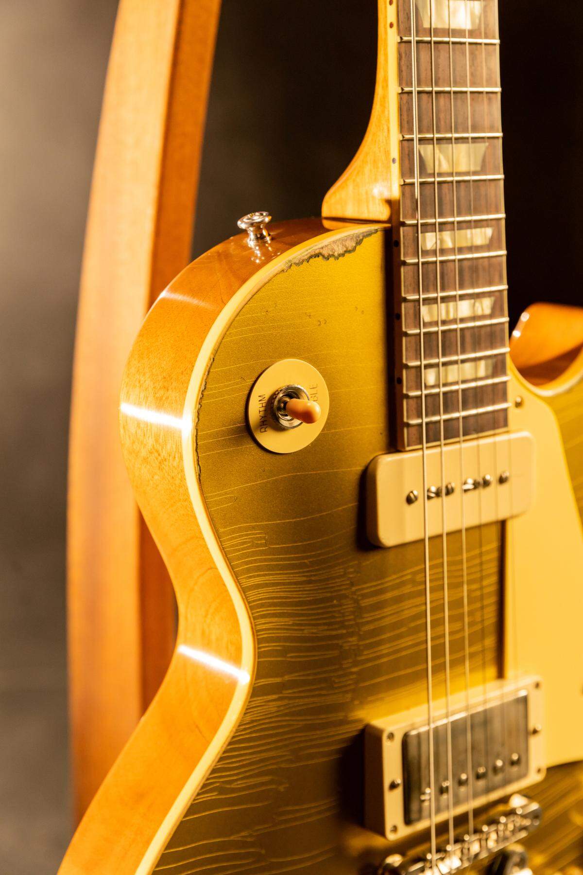 La marca de guitarras Gibson ha bautizado con su nombre a una variante de uno de sus modelos más populares, el Les Paul: “Sergio Vallín 1955 Les Paul Goldtop” y, en principio, ha salido al mercado con una edición limitada de un centenar de unidades.&nbsp;