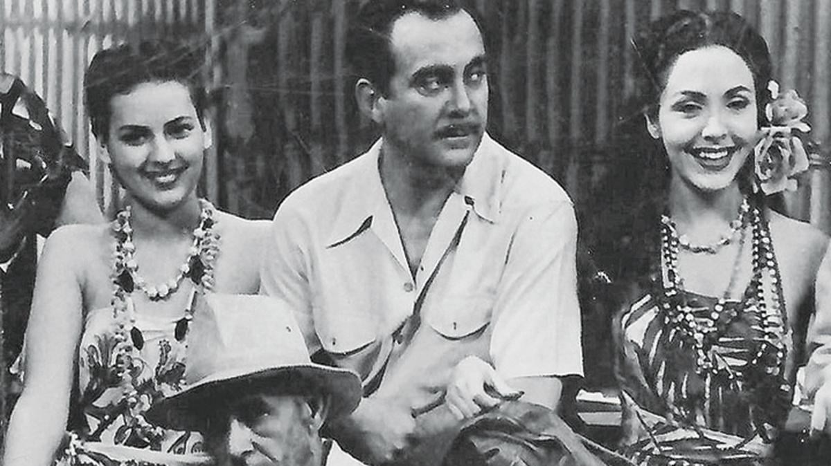 La escritora cubana María del Carmen Villanueva (izq.), autora de ‘Sirenas en el balcón’, en la época que compartió con importantes actores como Enrique Santiestebán y Gina Cabrera en la televisión cubana.