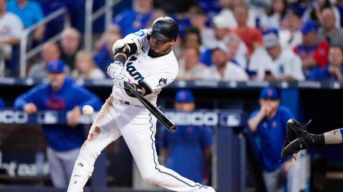 El venezolano Luis Arráez lidera las Mayores con average de .382, 36 puntos por delante del bateador más cercano, Ronald Acuña Jr., de los Bravos, con .346.