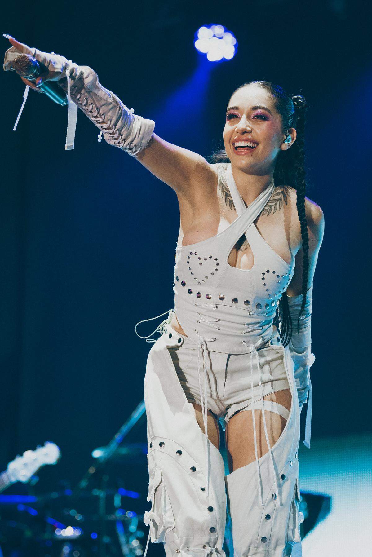 En menos de cuatro años la argentina se ha convertido en una de las cantantes más glamorosas y exitosas del mundo latino. 