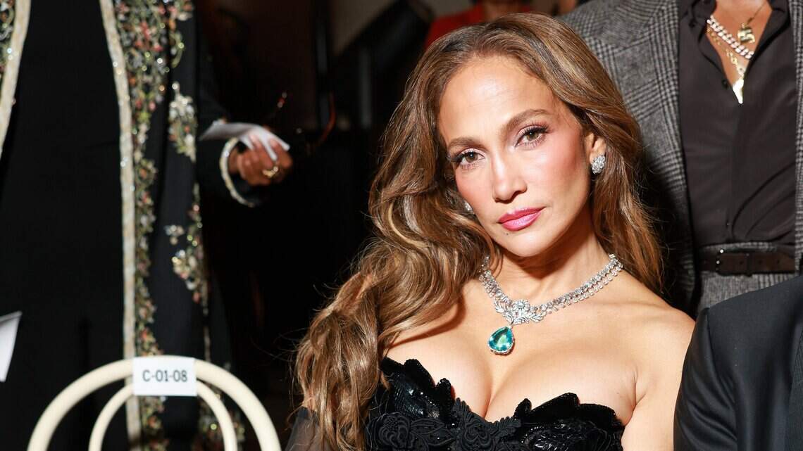 Jennifer Lopez estaría disfrutando de una relación sin ataduras con un actor británico