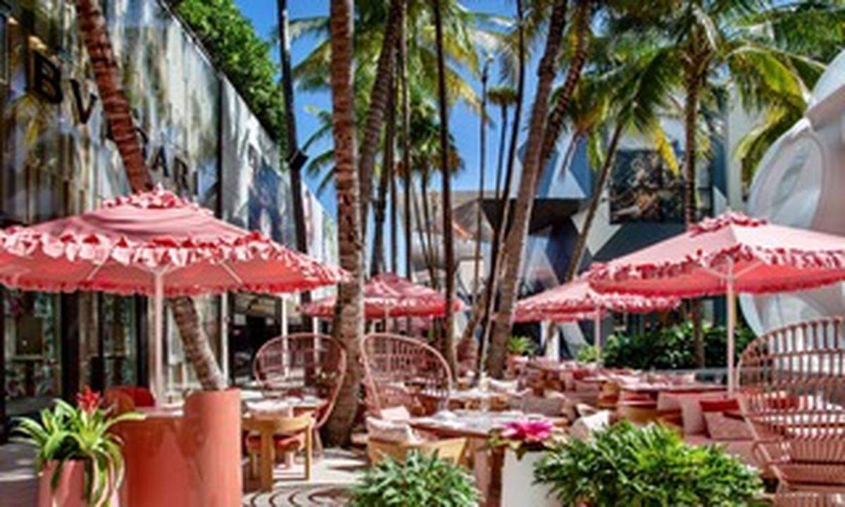 Situado en el corazón del Design District de Miami, Sofía propone recibir el año nuevo con dos opciones para la cena.