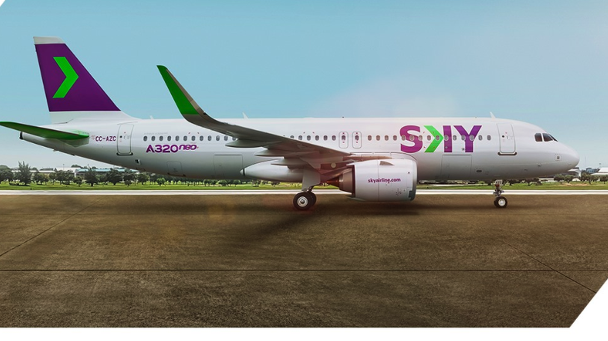 An aircraft of low-cost airline Sky Airline Peru, which will operate daily flights between Lima and Miami starting in August.