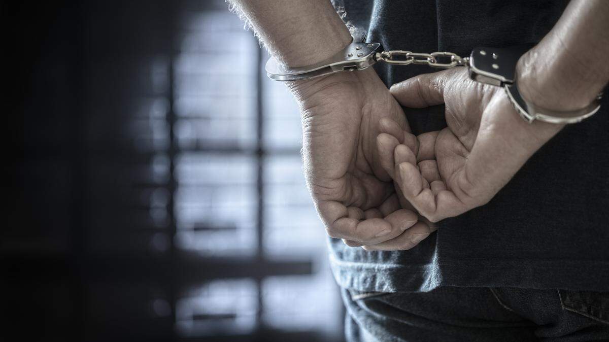 Ocho venezolanos fueron interceptados y arrestados por la armada francesa en el Caribe, cerca de Barbados, por transportar 3.5 toneladas de cocaína. 